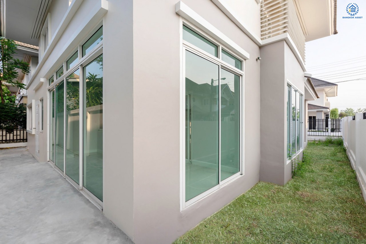 บ้านมือสองตกแต่งใหม่ โครงการ รัชชา2 บางใหญ่ เนื้อที่ 60 ตร.ว. ฟังก์ชัน 3 ห้องนอน 3 ห้องน้ำ 1 ห้องอเนกประสงค์ จอดรถได้ 2 คัน บนทำเลใกล้ถนนใหญ่เพียง 100 เมตร เชื่อมต่อถ.กาญจนาภิเษก ใกล้เซ็นทรัลเวสต์เกต ทางด่วน "ศรีรัช" และรถไฟฟ้าสายสีม่วง "สถานีสามแยกบางใหญ่"